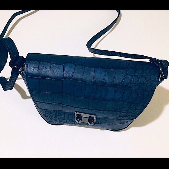 🌸NWOT Madden Girl Navy Faux Croc Crossbody Bag🌸 - Picture 5 of 14